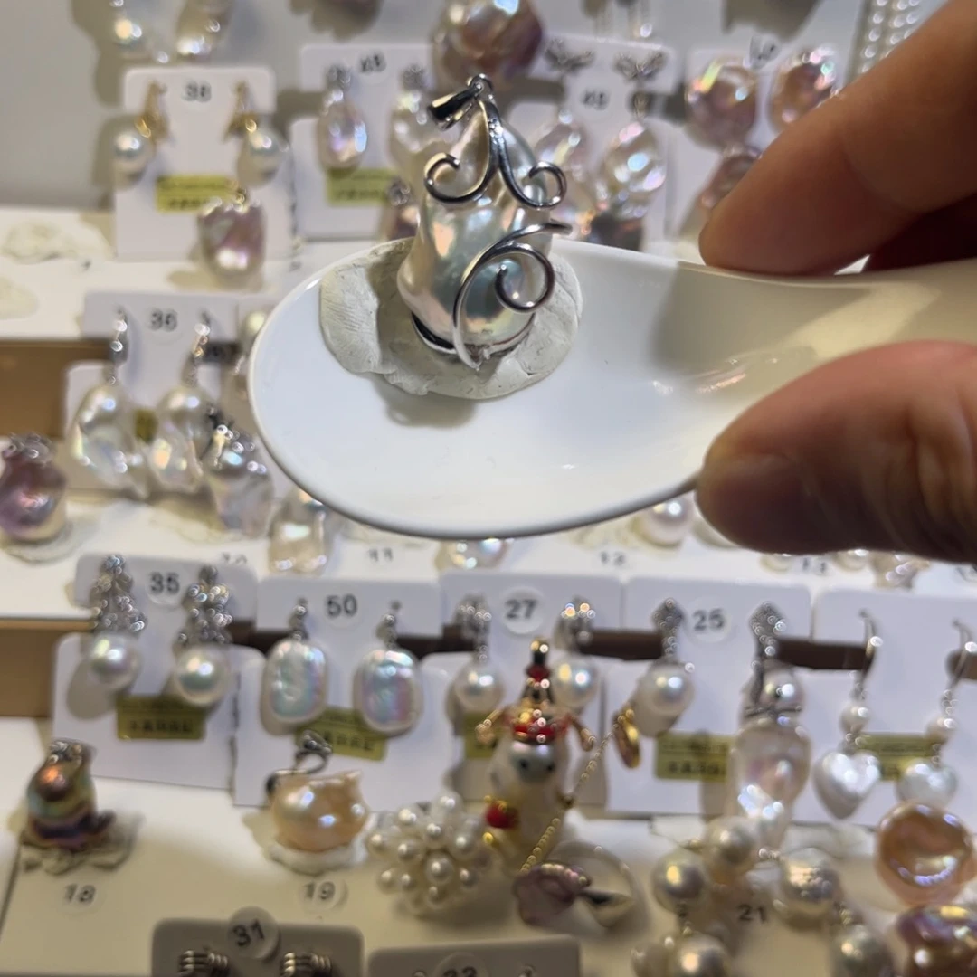 无非金属炫彩吊坠