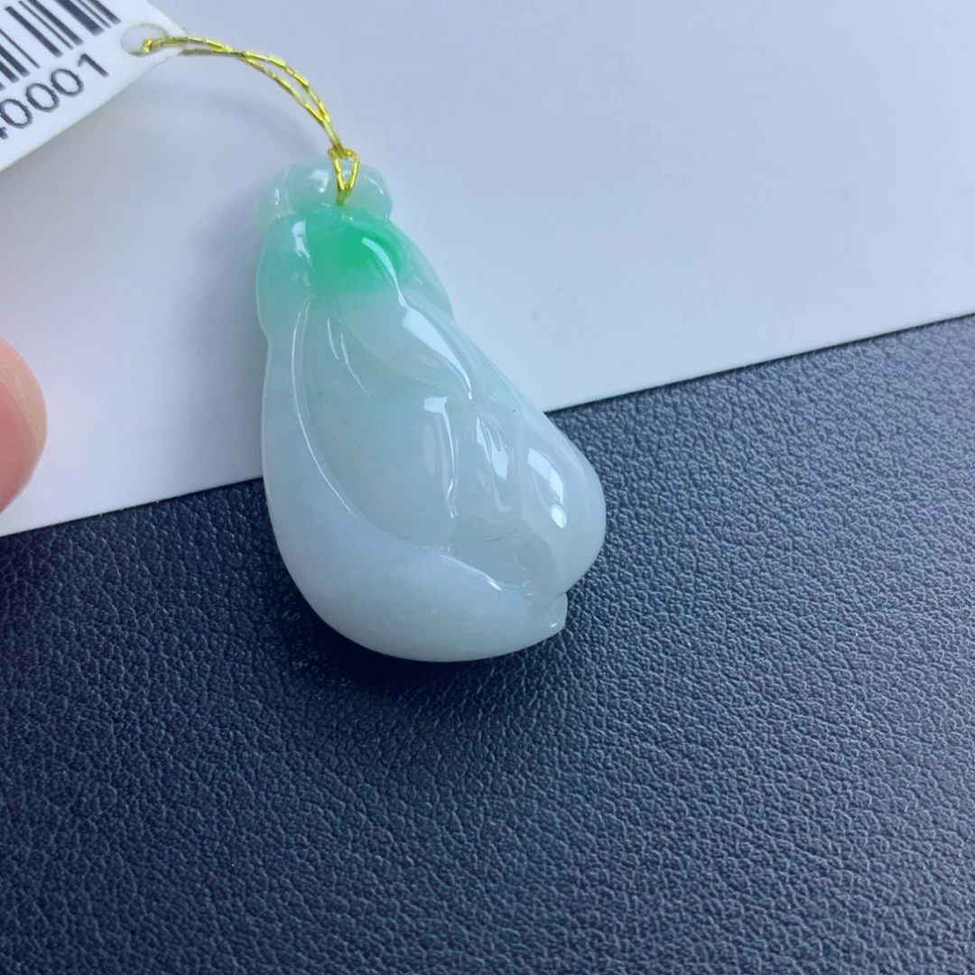 翡翠未镶嵌颈饰莲花