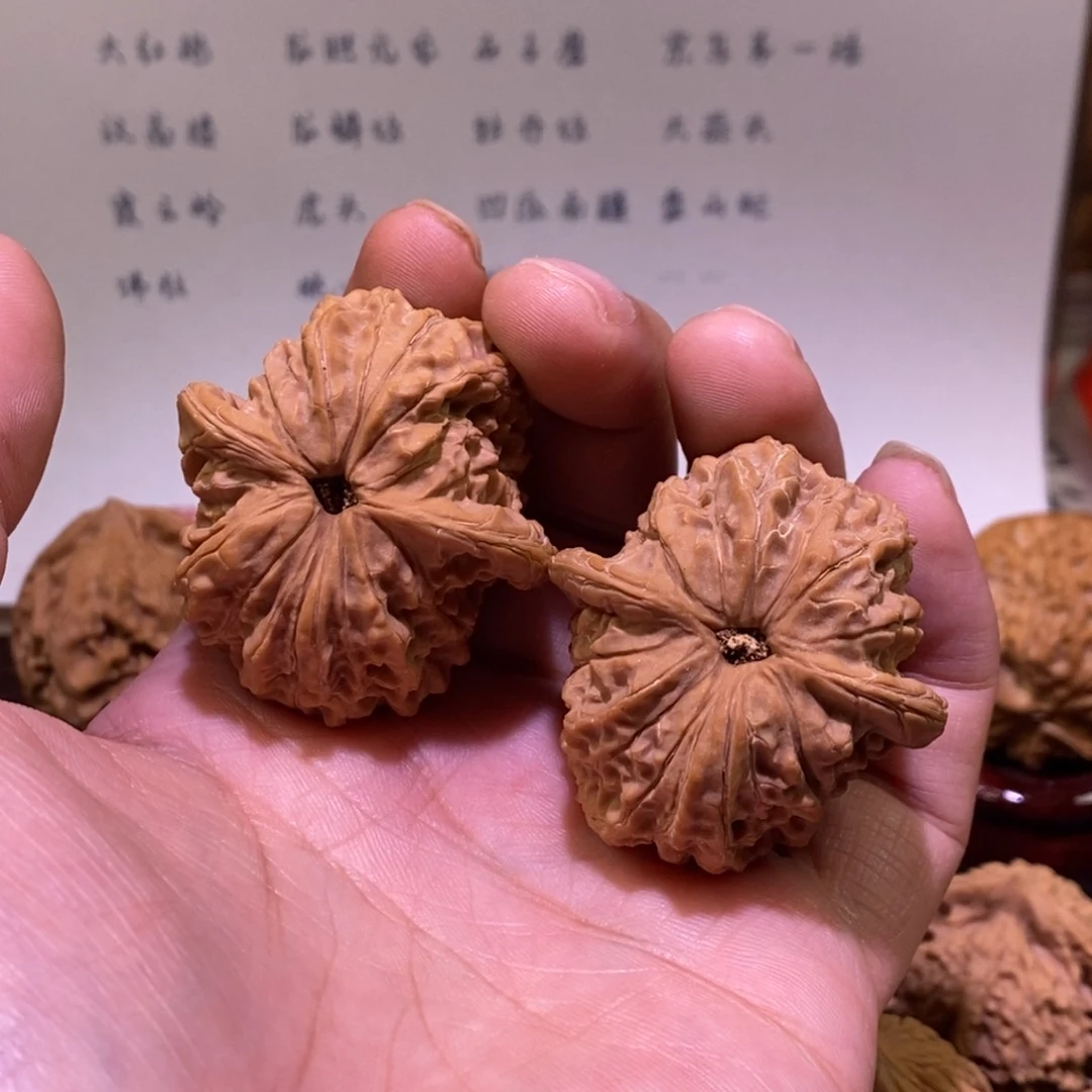 文玩核桃把件着*血麒麟