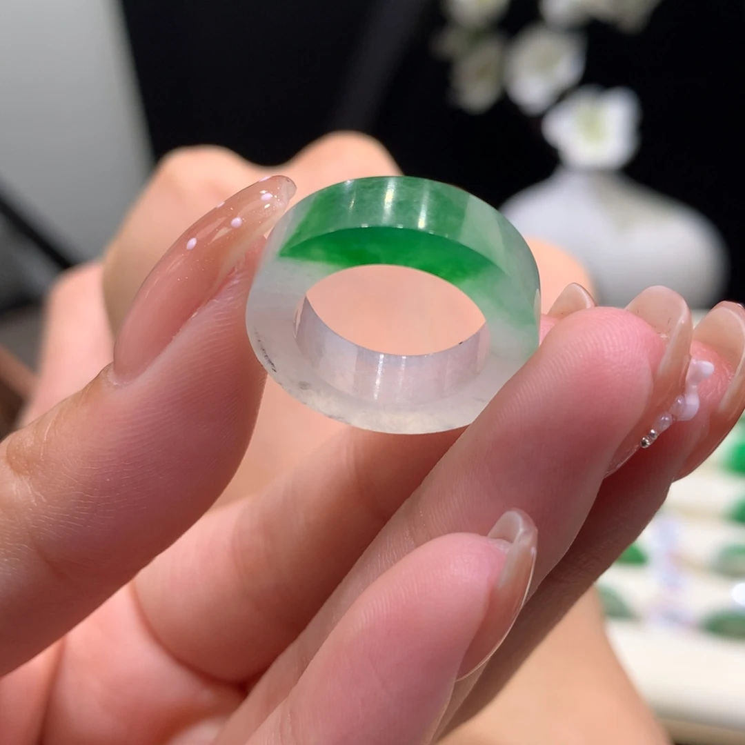 翡翠未镶嵌戒指翡翠