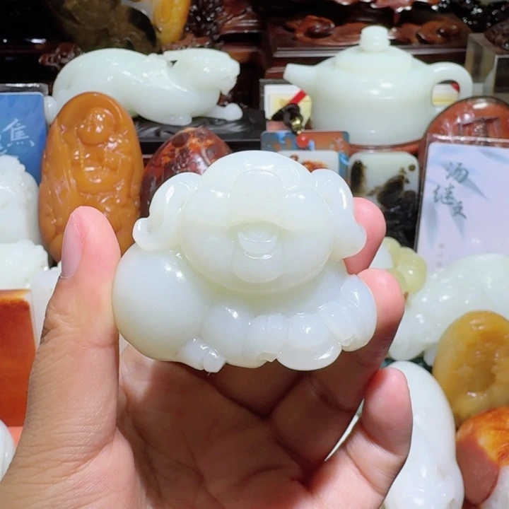 和田玉未镶嵌把件