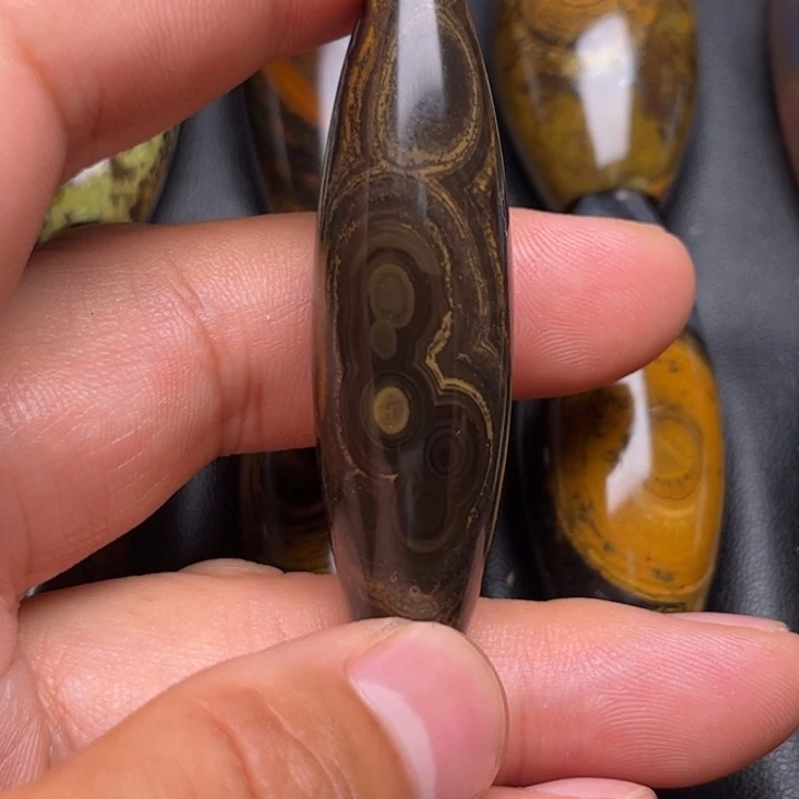 要***光石英岩玉未镶嵌颈饰