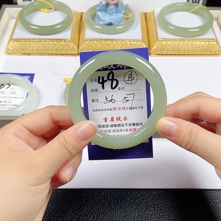 和田玉未镶嵌手镯