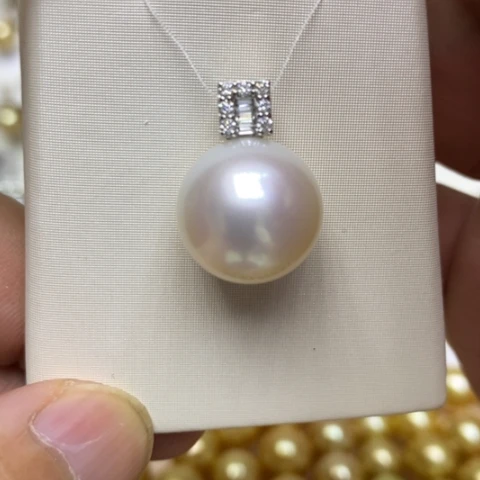 18K金镶嵌颈饰海水珍珠