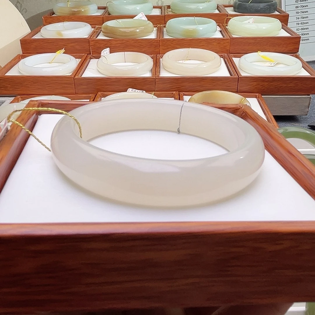 和田玉手镯未镶嵌52.6