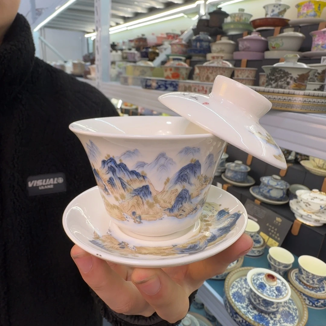 这些盖碗很漂亮我很喜欢！！