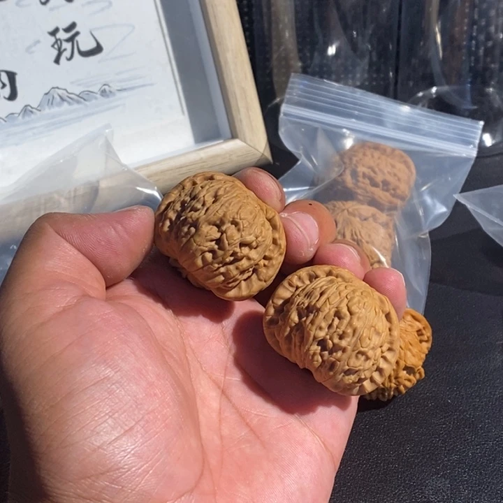 文玩核桃吊坠闷白