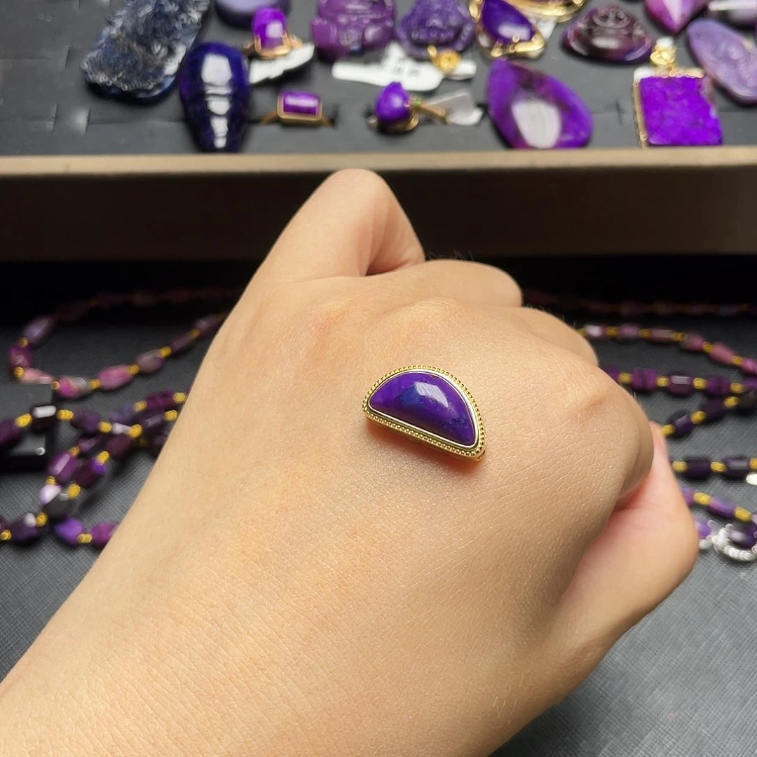 银S925镶嵌苏纪石（舒俱来）盒子嘀*哩