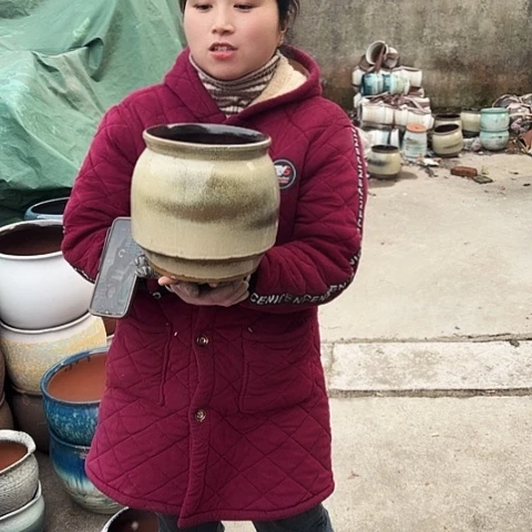 19口20高瑕疵盆子。