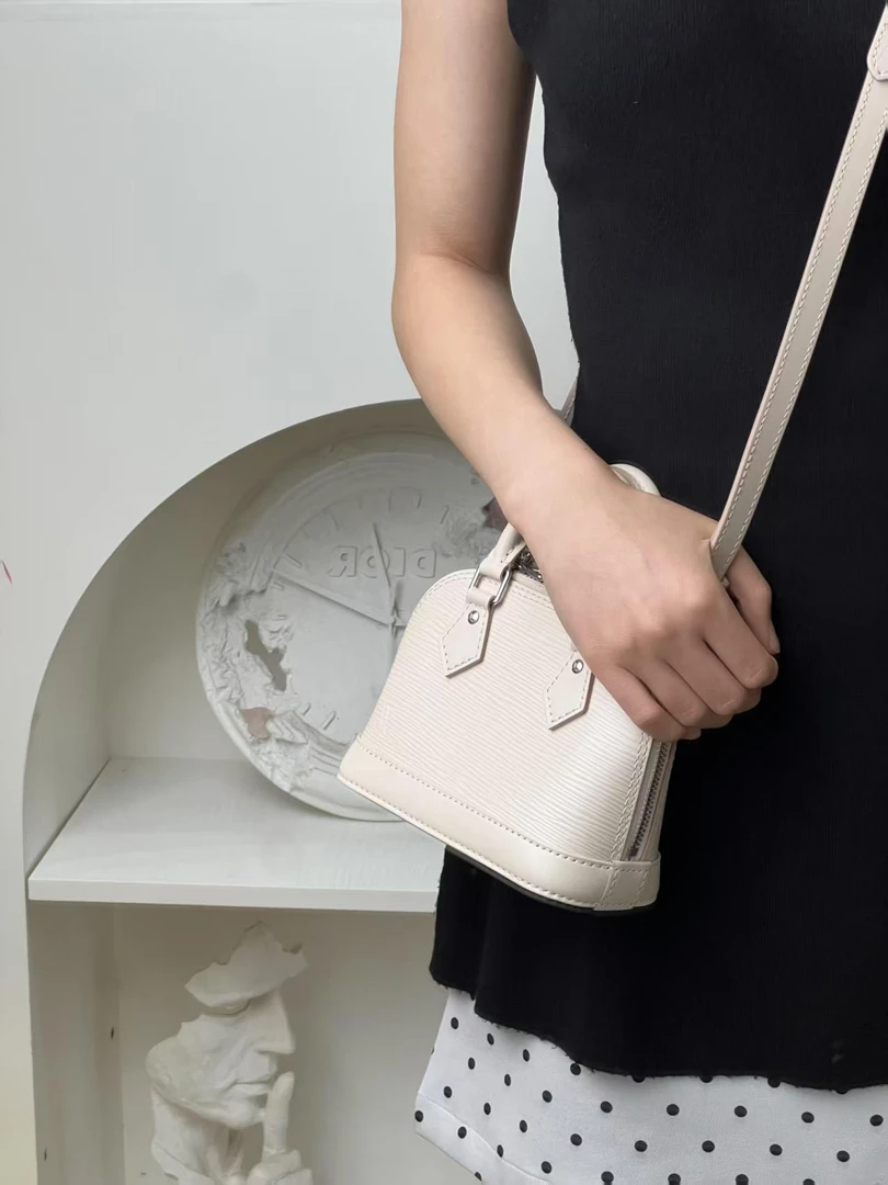 99新 LouisVuitton/路易威登 lv alma nano水波纹包/无公价/严选