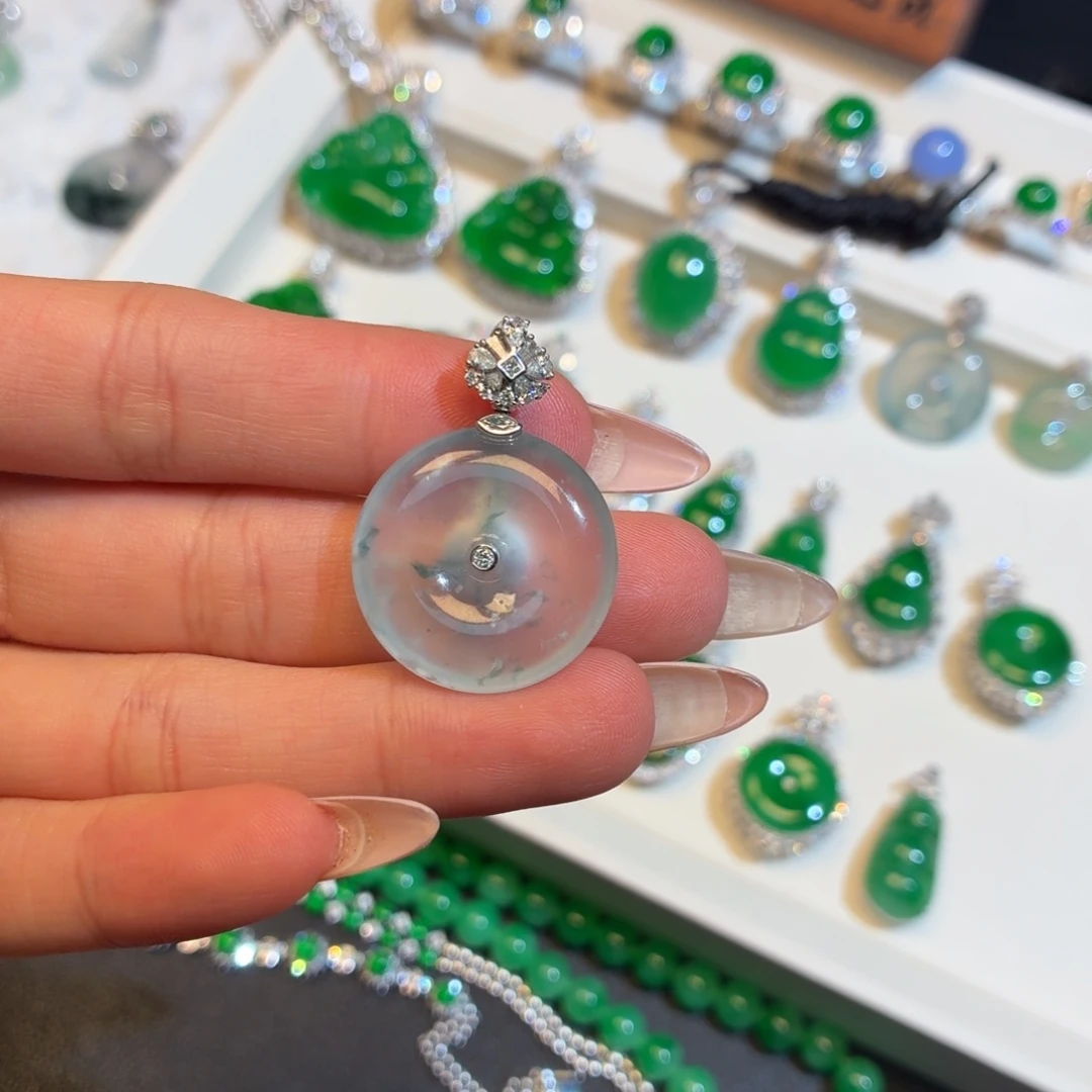 翡翠18K金镶嵌颈饰011平安扣