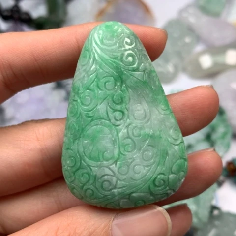 翡翠颈饰未镶嵌翡翠