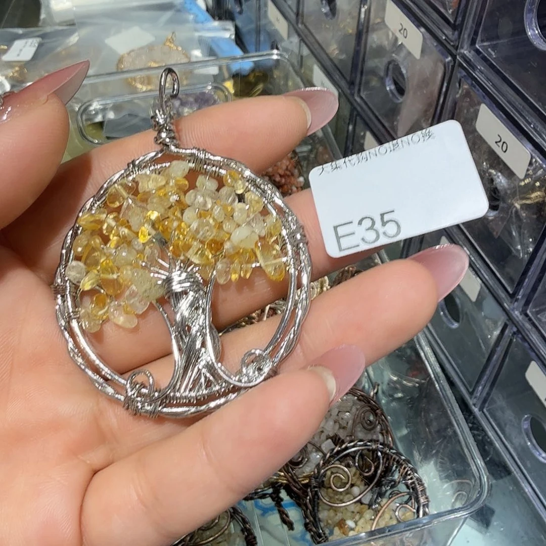 汐***沅未镶嵌颈饰绿水晶光