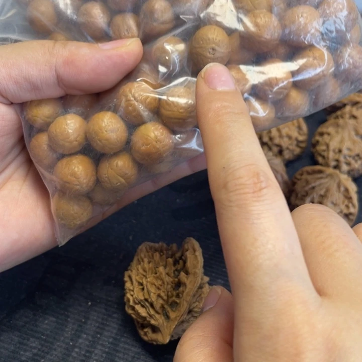 文玩核桃吊坠凤眼