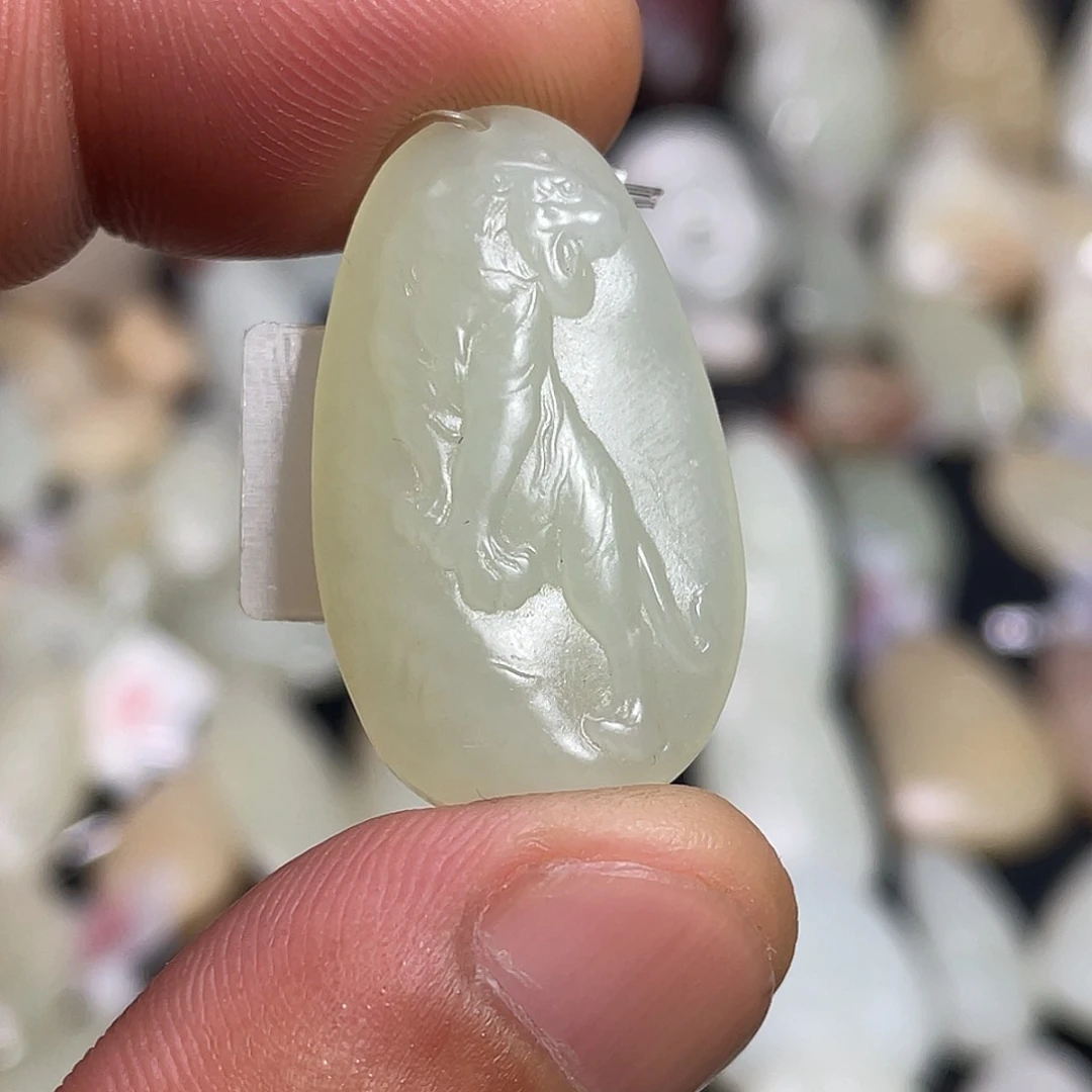 和田玉（糖玉）未镶嵌颈饰道**然吊坠