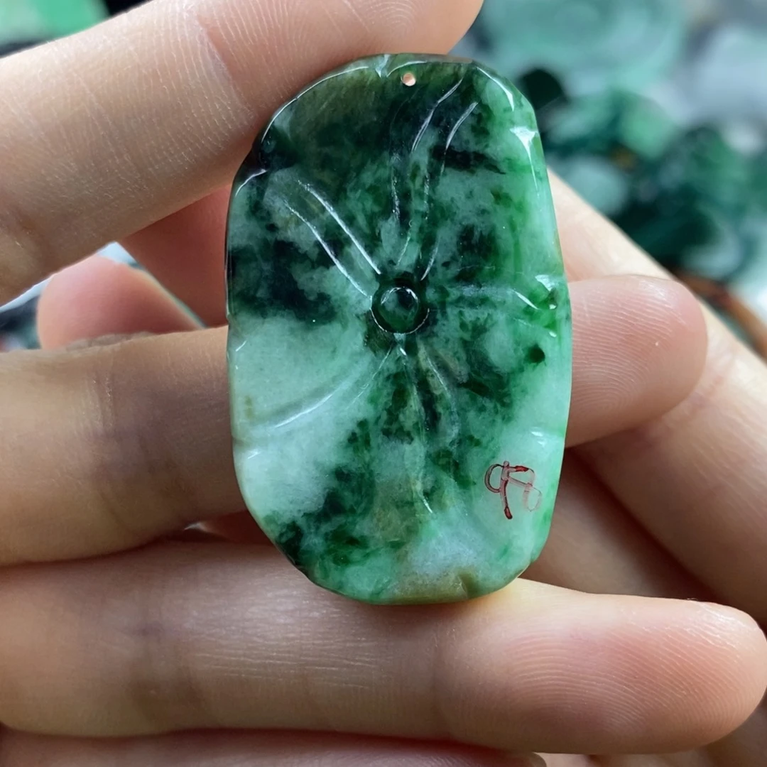 翡翠颈饰未镶嵌吊坠