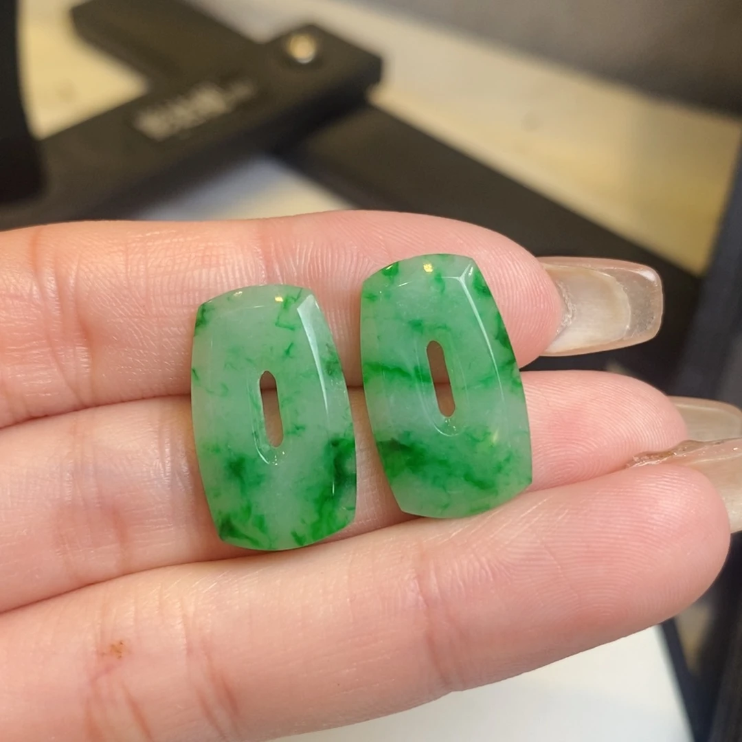 翡翠耳饰未镶嵌福贝