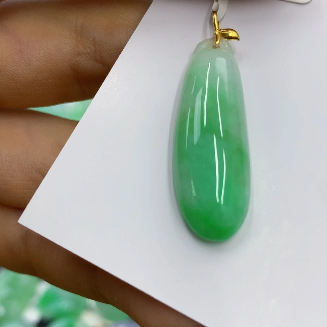 翡翠18K金镶嵌颈饰翡翠