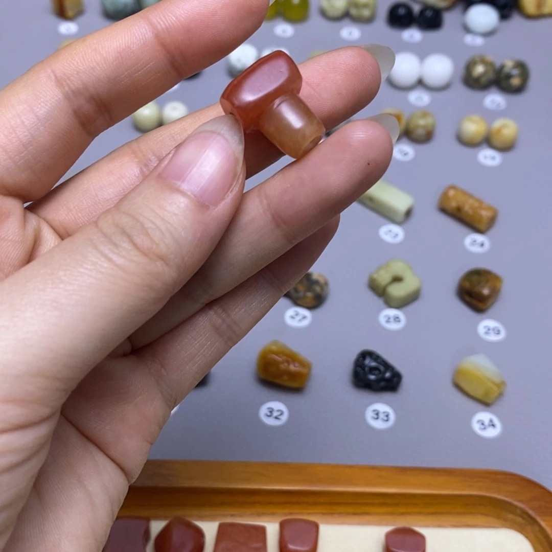 蛇纹石玉配饰合金萍*