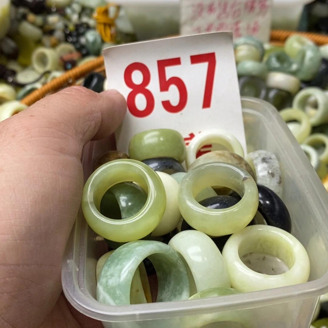 蛇纹石玉挂坠未镶嵌