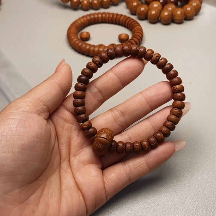 桃核手串核片5乘8花皮色差40颗