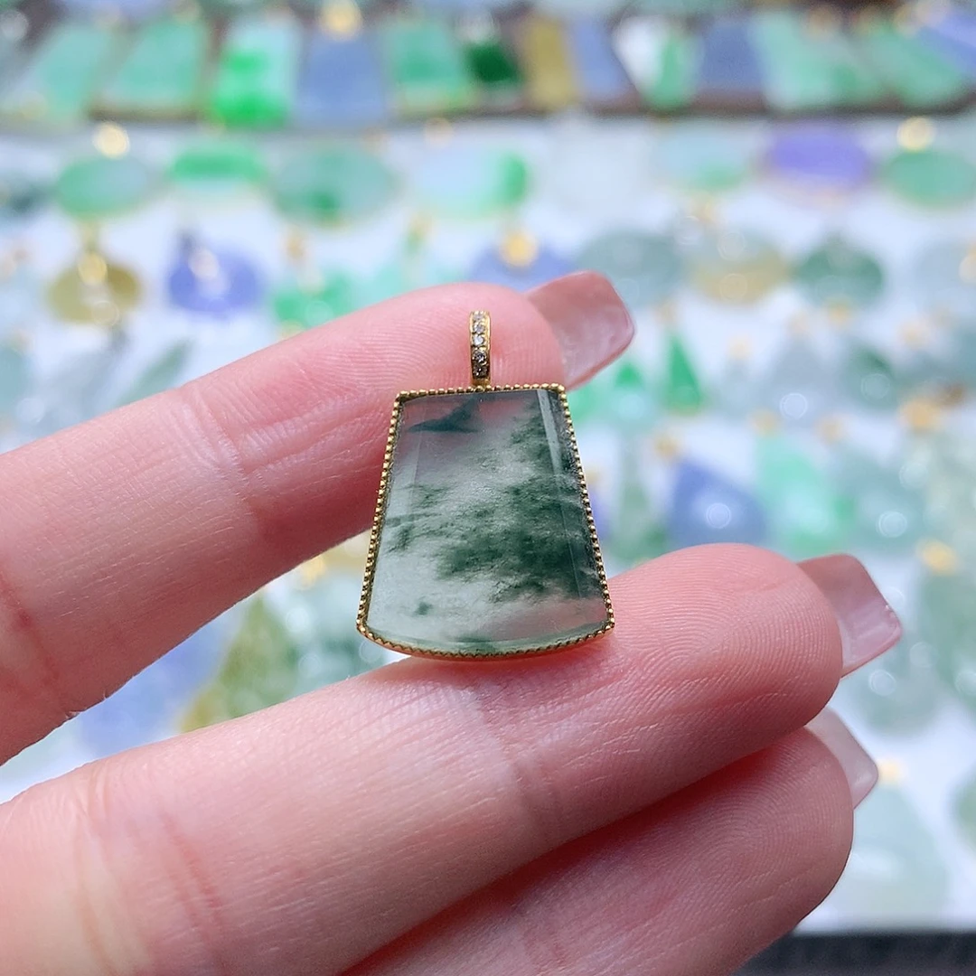 翡翠颈饰未镶嵌翡翠