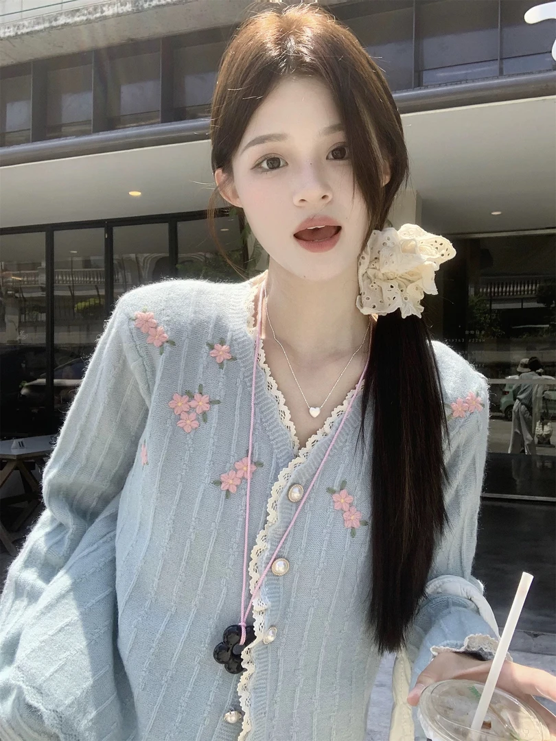 刺绣花朵拼接蕾丝边短款长袖外套女春季新款韩系减龄软糯针织上衣