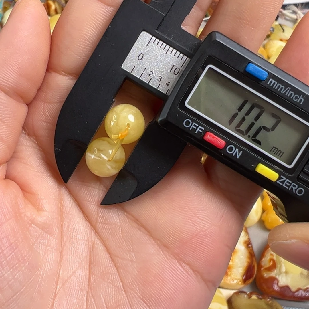 蜜蜡未镶嵌裸石微瑕