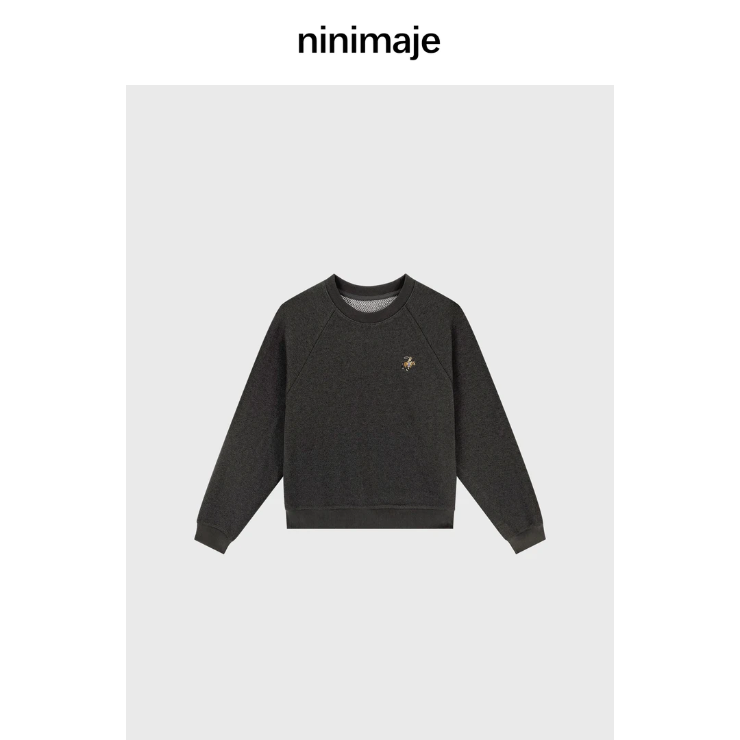 NanBeiBei 极简设计款独特肌理圆领小马刺绣卫衣 7596