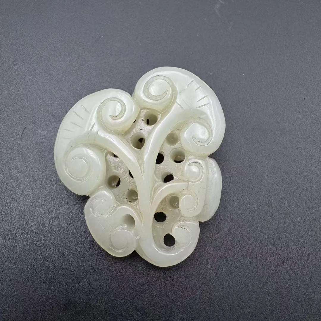 LOT.4/20世纪和田玉灵芝佩/Q539864