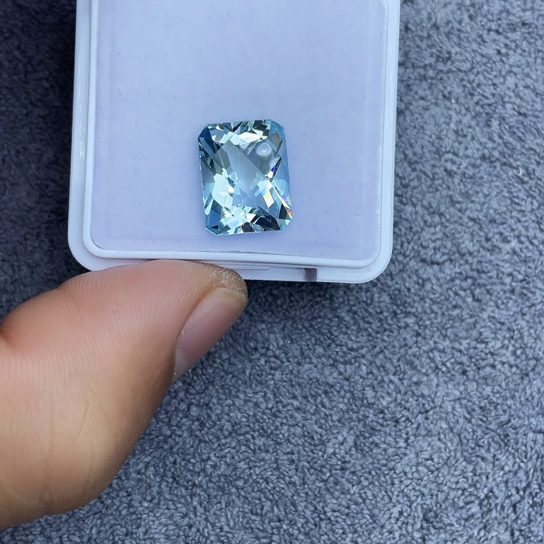 海蓝宝石裸石6.509Ct。