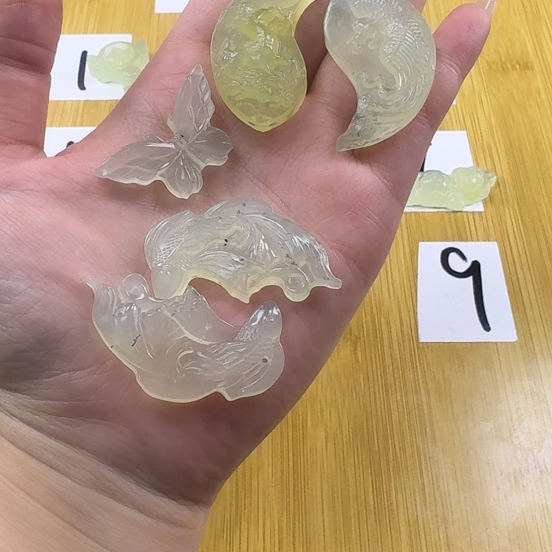 泠***上蛇纹石玉合金颈饰