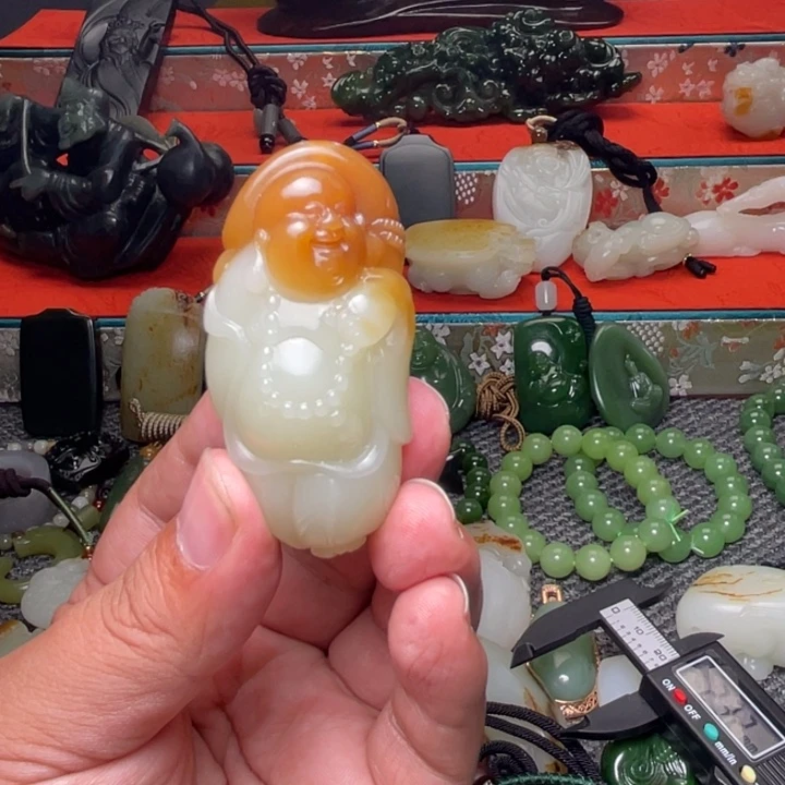颈饰未镶嵌和田玉