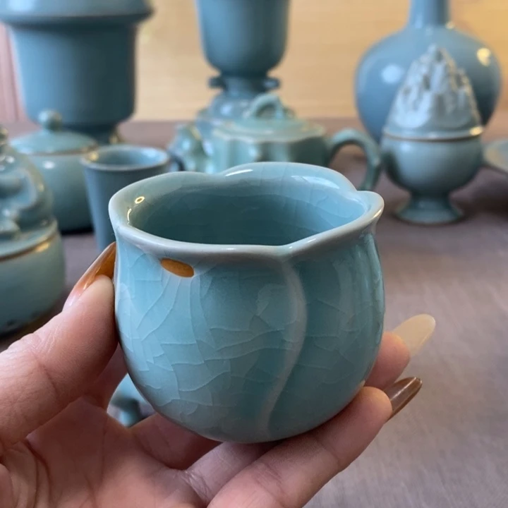 瓷片百合杯一一一一一一一暇