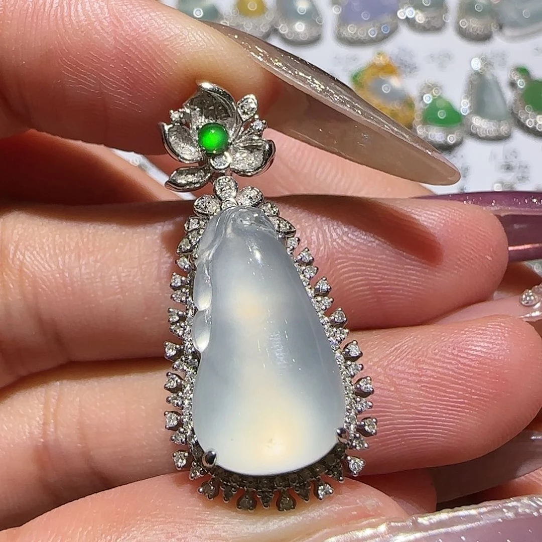 【闪购商品】颈饰18K金镶嵌翡翠天然