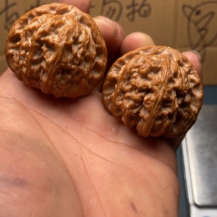 赵***灯吊坠文玩核桃文玩核桃文玩核桃白狮子