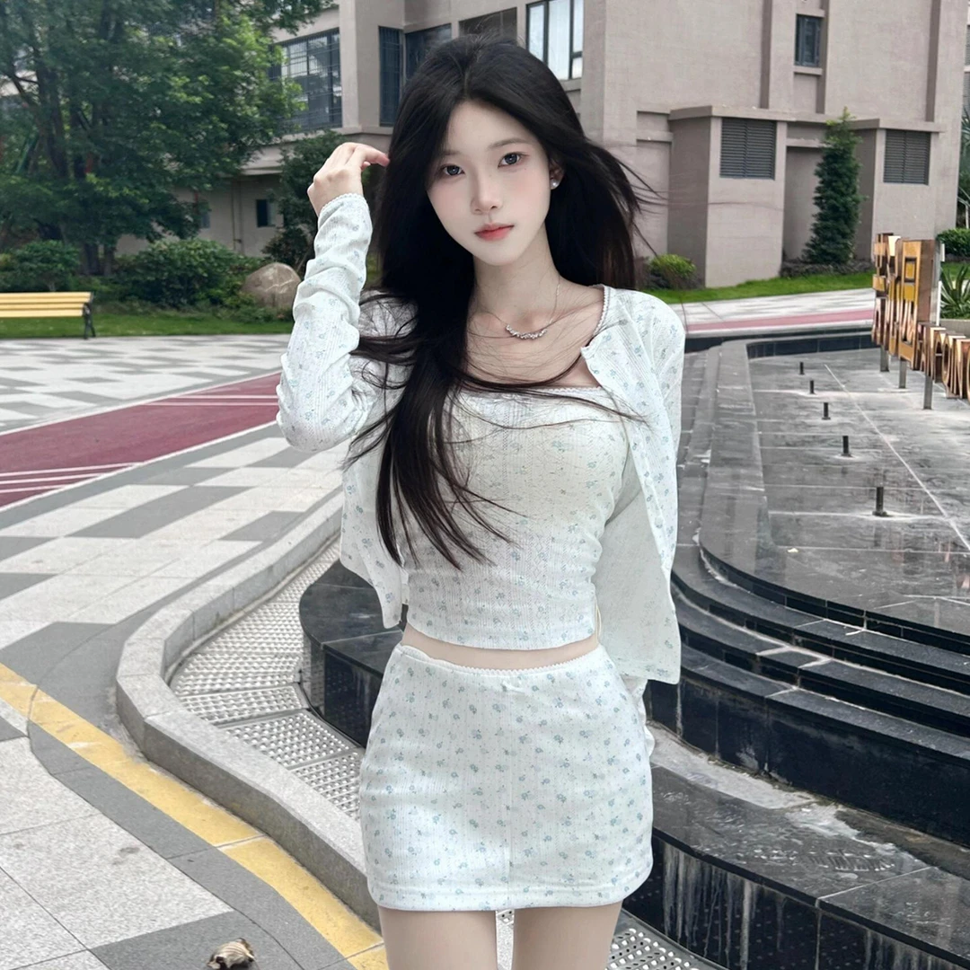 法式白色吊带碎花穿搭套装连衣裙子女秋季2025新款包臀短裙三件套