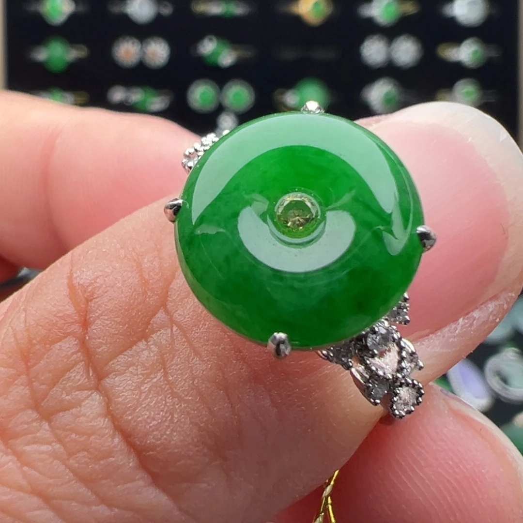 翡翠18K金镶嵌戒指扣子11.8
