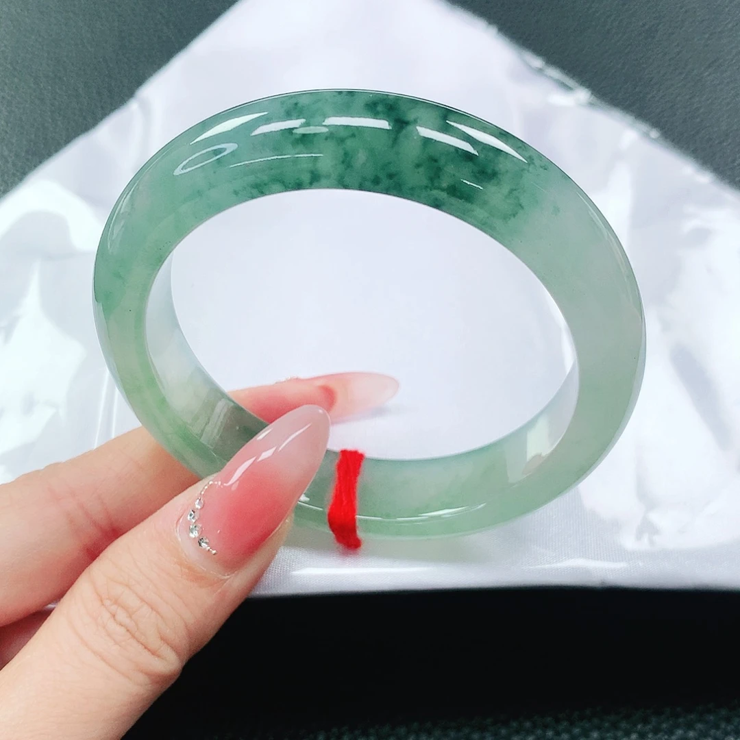 翡翠手镯未镶嵌54圈