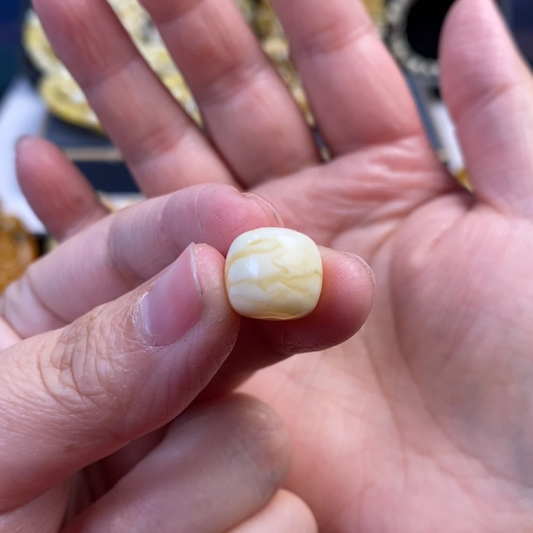 蜜蜡未镶嵌裸石瓷白妖花老型单珠12.2