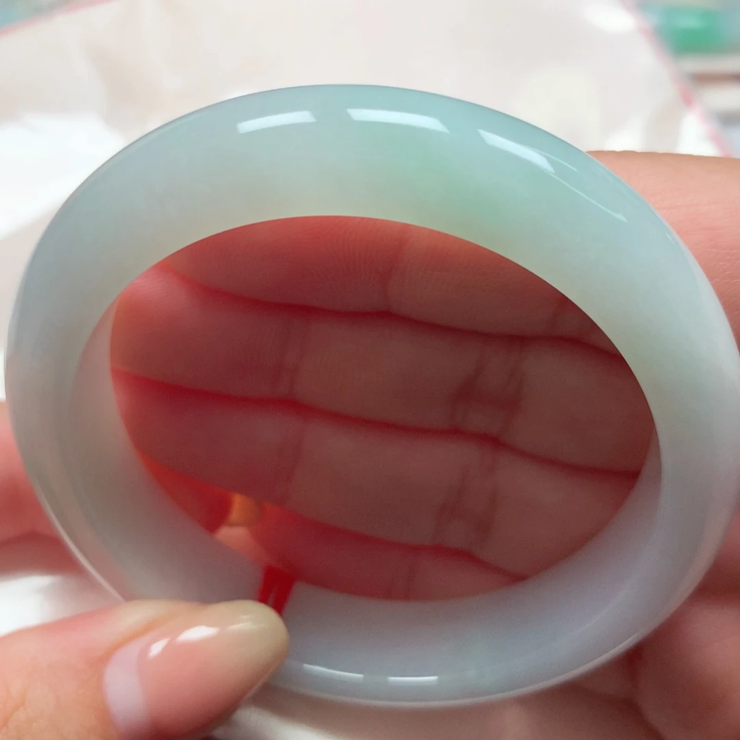 翡翠未镶嵌手镯12浅绿调淡雅