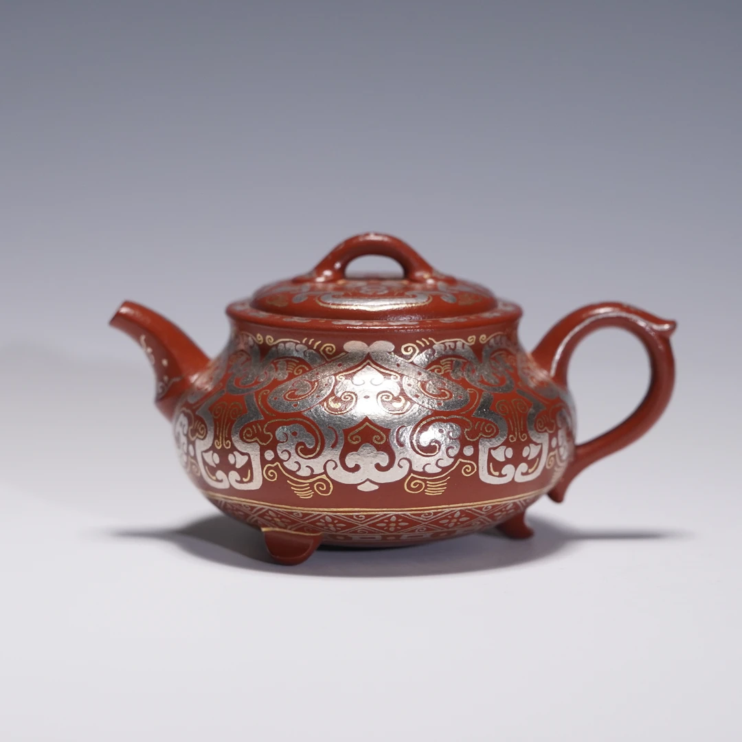 lot.20914 王颖 朱泥金银错三足炉鼎壶 （螭龙 如意 锦地纹） 130cc