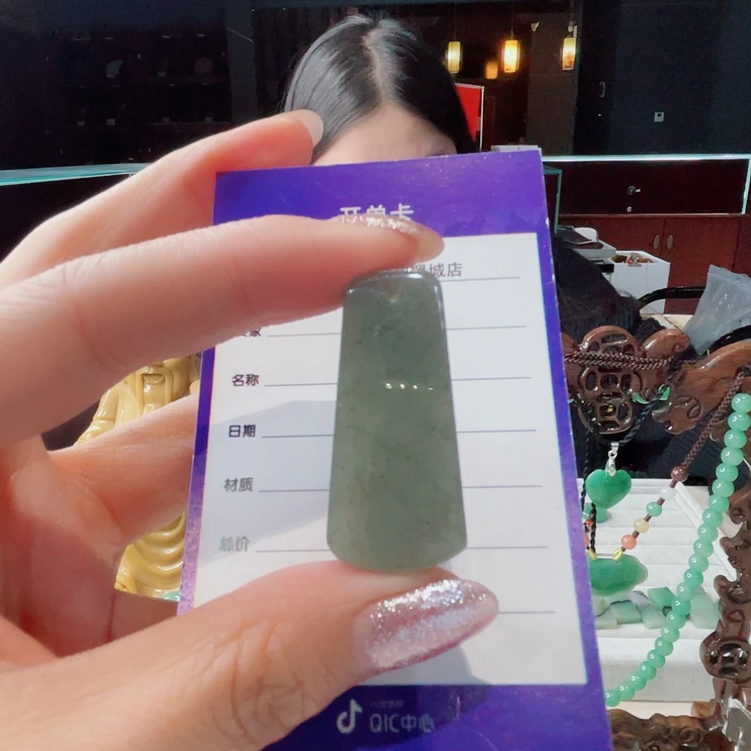 石英质玉未镶嵌颈饰