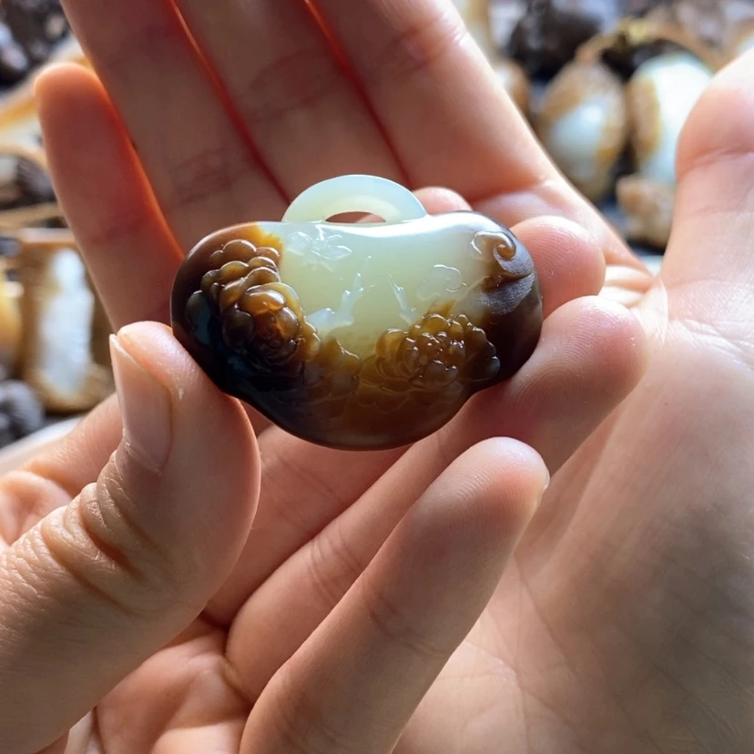【闪购商品】颈饰未镶嵌和田玉（糖玉）雯*