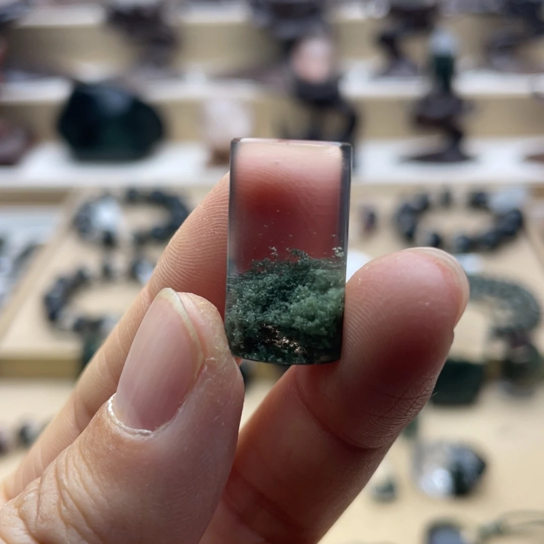 未镶嵌颈饰水晶绿幽灵聚宝盆柱子
