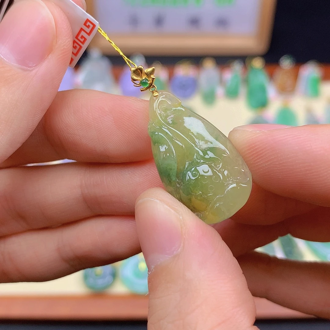 翡翠18K金镶嵌颈饰翡翠