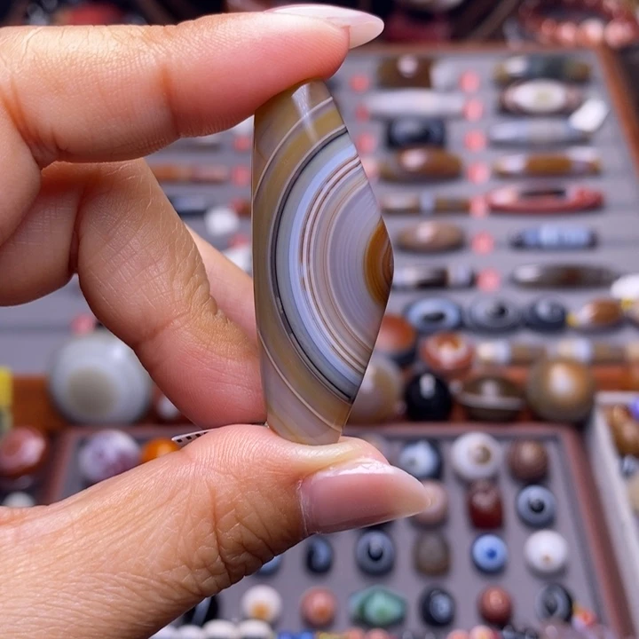 用***8玛瑙/玉髓未镶嵌颈饰