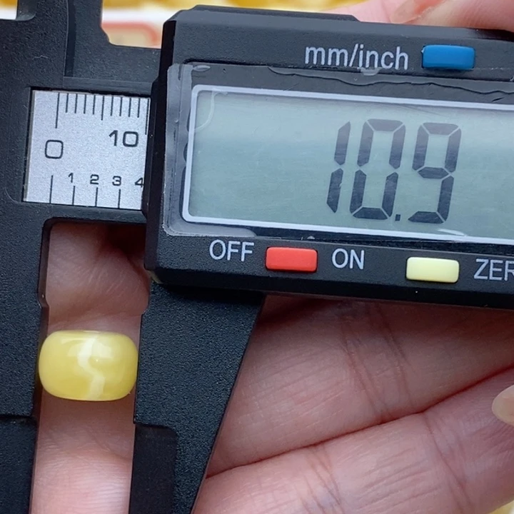 未镶嵌蜜蜡裸石罗*旭蜜蜡墩子