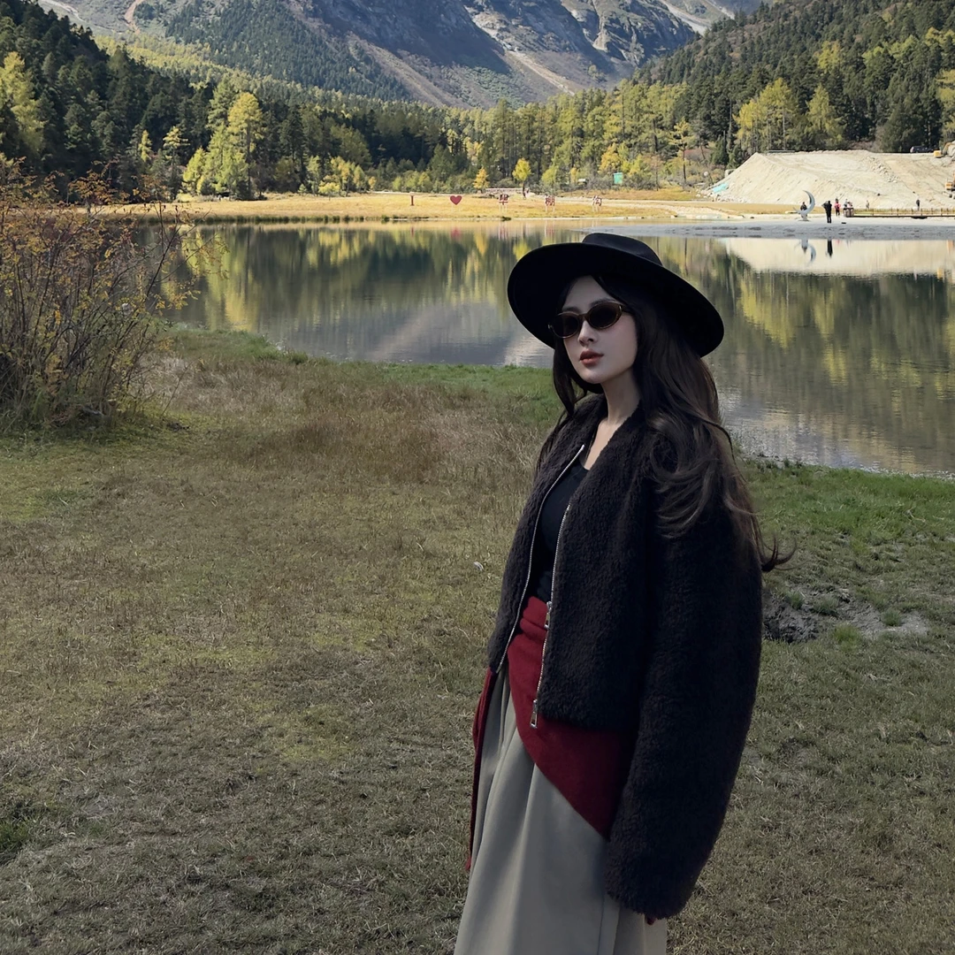 LADYC中码短款中长款圆领短外套 绵羊毛 G174