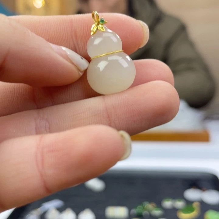 和田玉18K金镶嵌颈饰